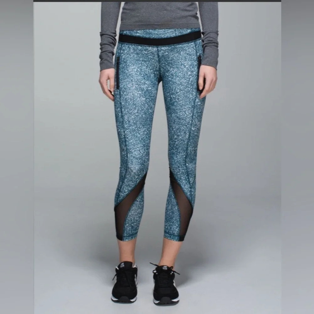 Lululemon Inspire Tight II *Full-On Luxtreme
Pebble Print Alberta Lake/Black